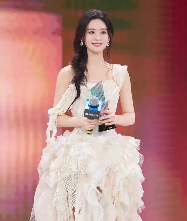 翟一莹年演20+部短剧引行业关注，高产模式冲击表演深度 相关图片